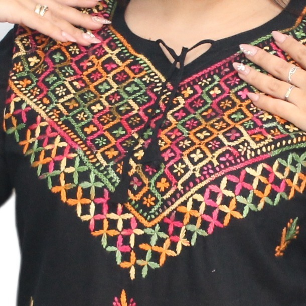 Blusa Tunica Negra Bam Bordado A Mano Importada India - Imagen 2