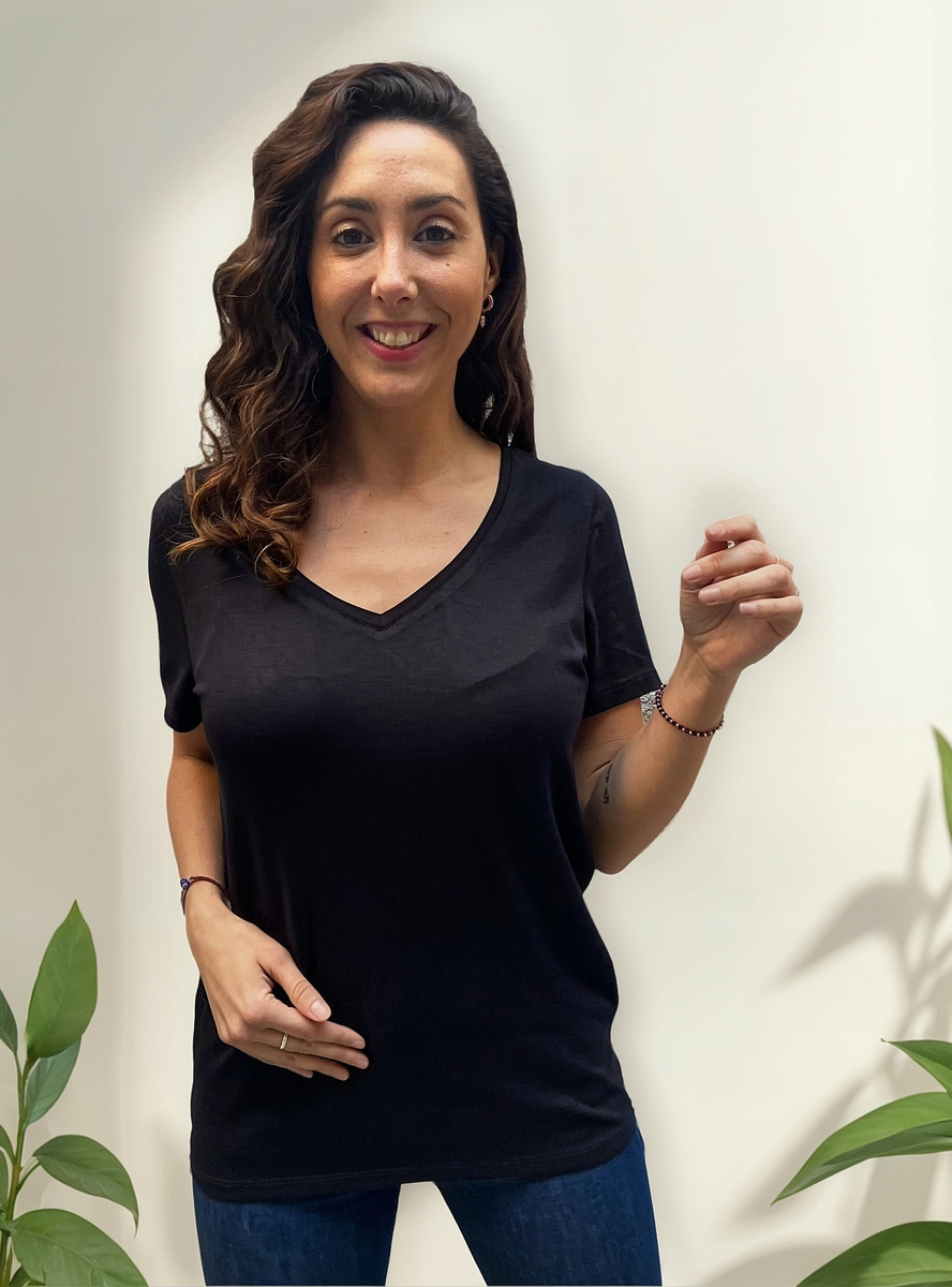 Remera Básica Manga Corta Calidad Premium Cuello V Importada - Imagen 4