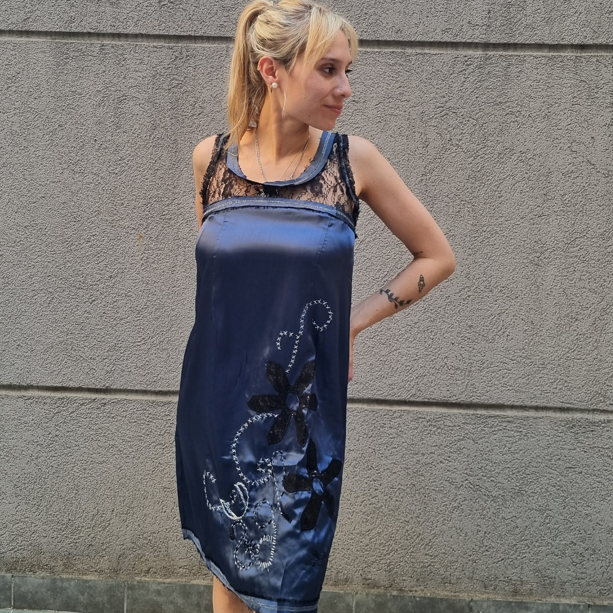 Vestido Desigual Seda Encaje Bordado Lentejuelas Importado - Imagen 9