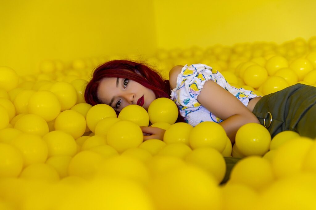 ball, girl, model, cute, hair, moda, face, smile